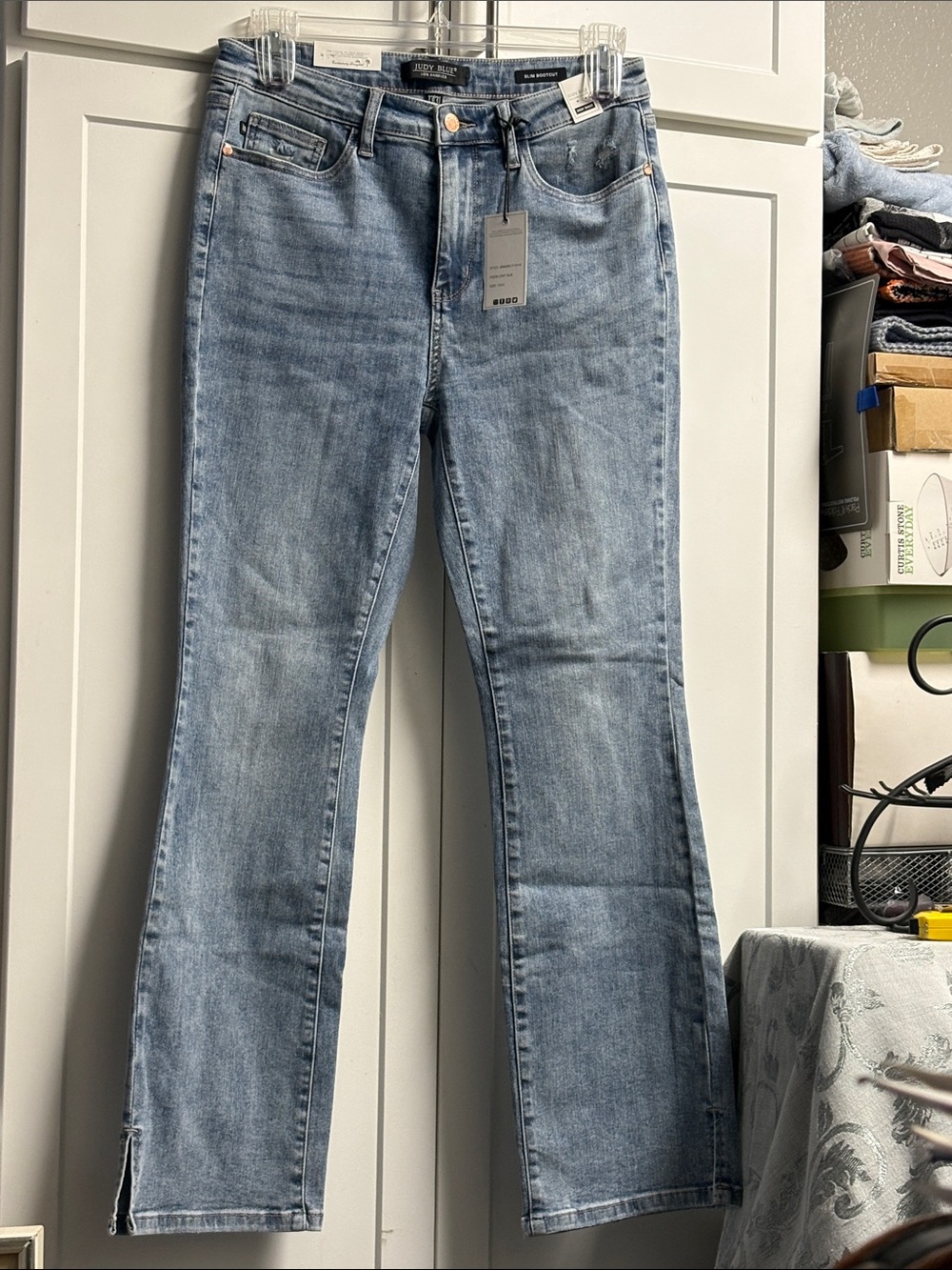 Judy Blue Light Wash/Light distress Blue Jeans - Classic Straight Fit NEW Sz 31